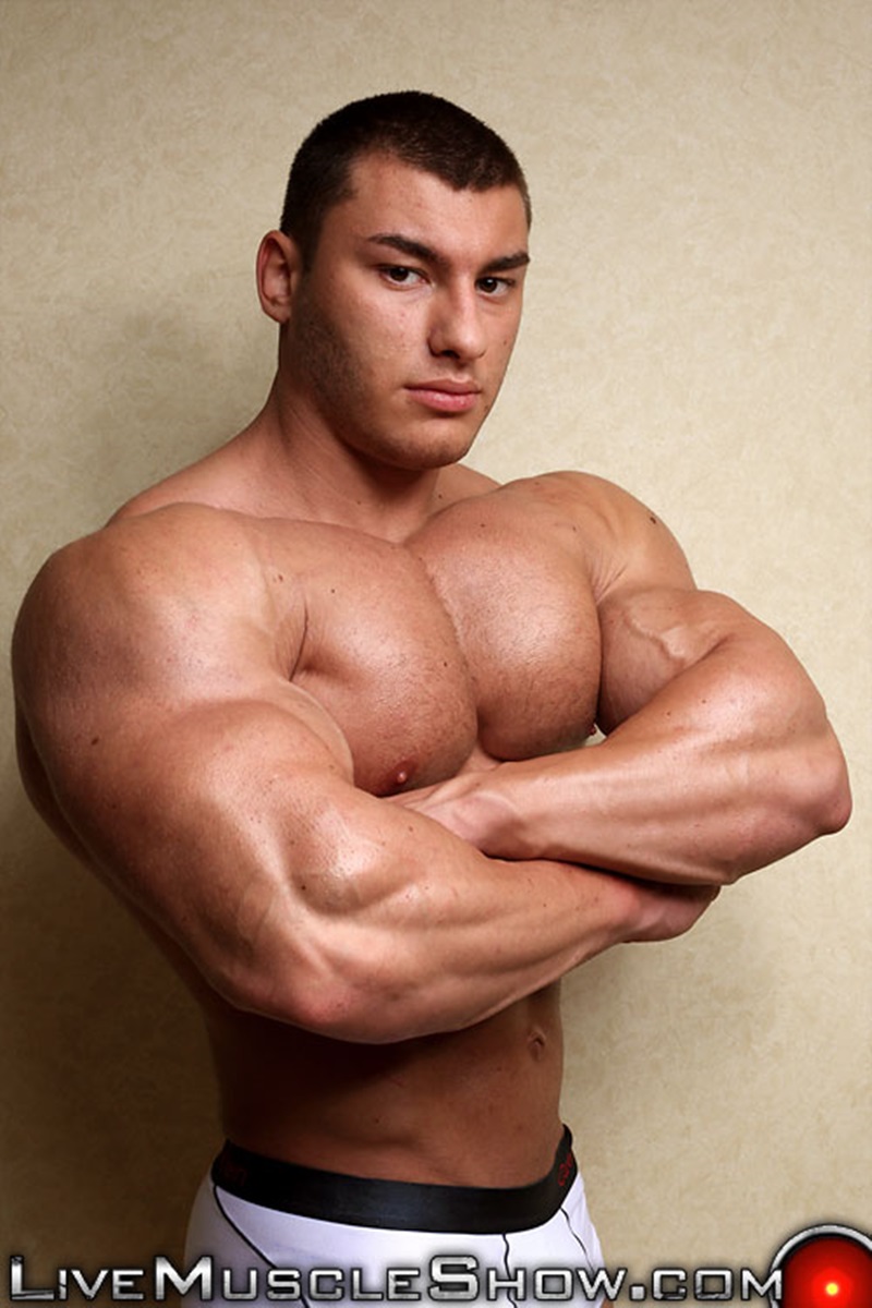 Old Muscle Porn - 20 year old big muscle boy Lev Danovitz shows off his huge muscled body â€“  Big Cock Nude Men Pics